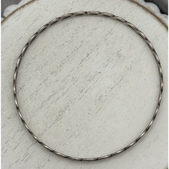 Retired James Avery 925 Hammered Twisted Wire Bangle Bracelet 5.31G / 7.5in - Picture 5 of 8